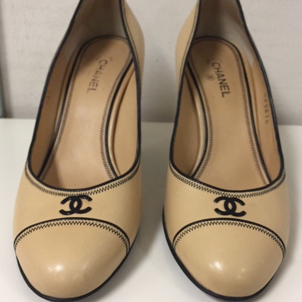 CHANEL BEIGE PUMPS W/ LOGO; Authentic